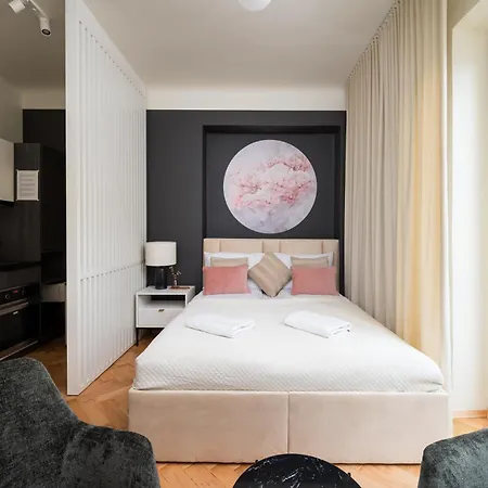 Heart Of By Bookinghost Warszawa