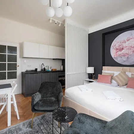 Heart Of By Bookinghost Apartament